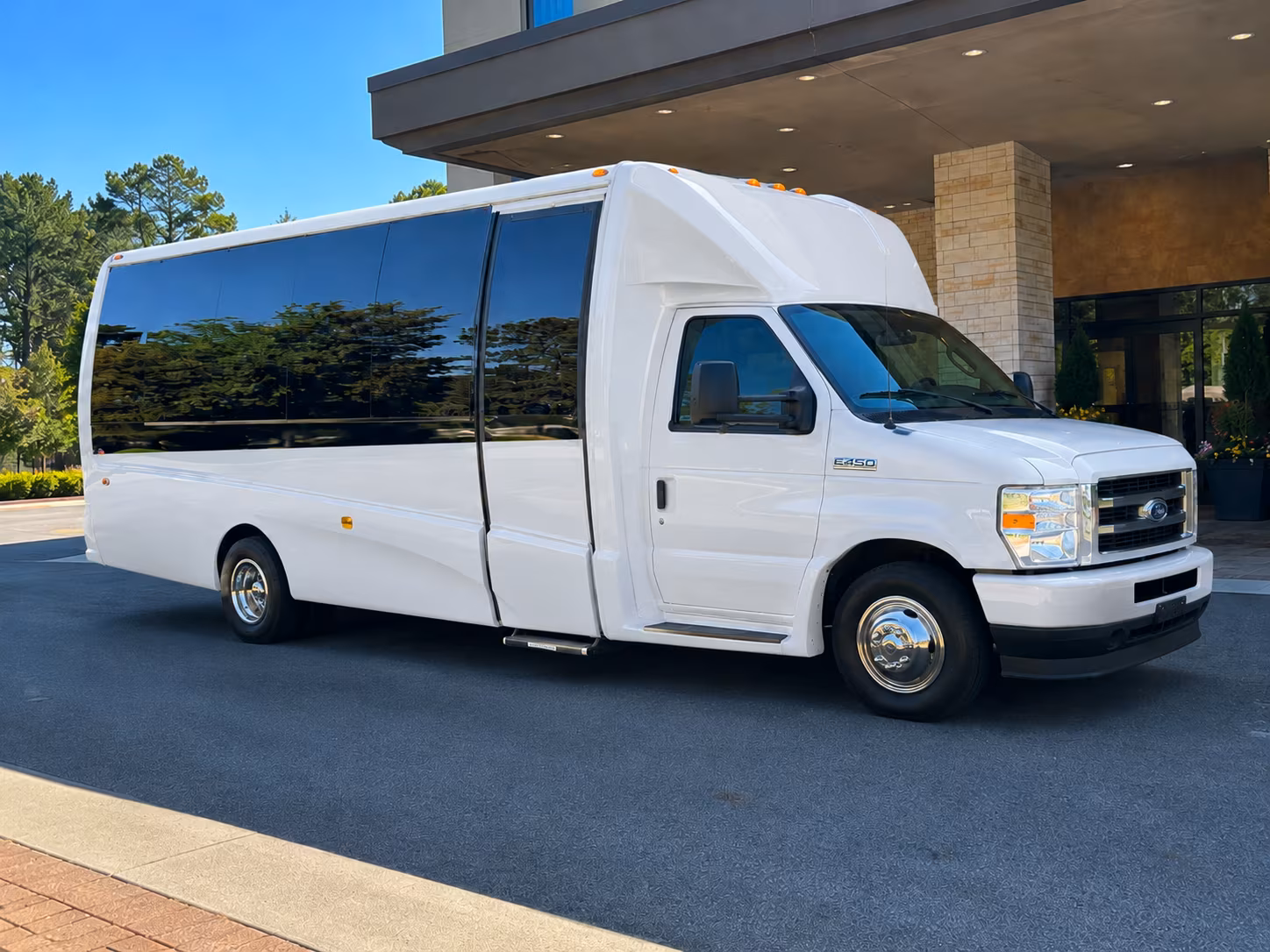 New Orleans Airport Shuttle & Transportation party bus exterior